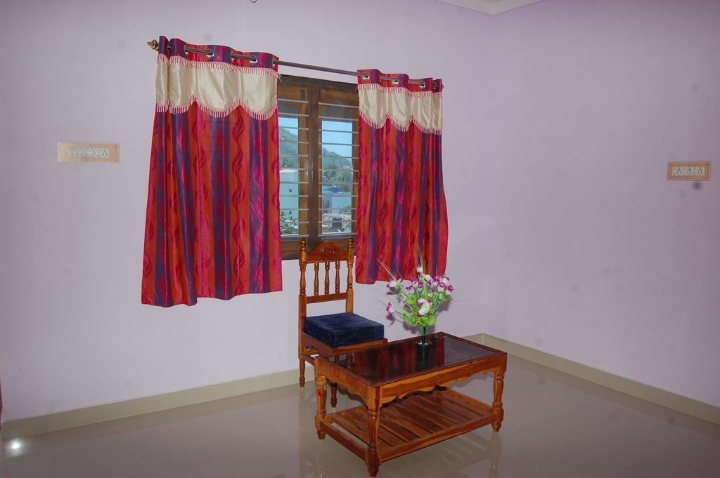 Rainbow Guest House Tiruvannāmalai Zimmer foto