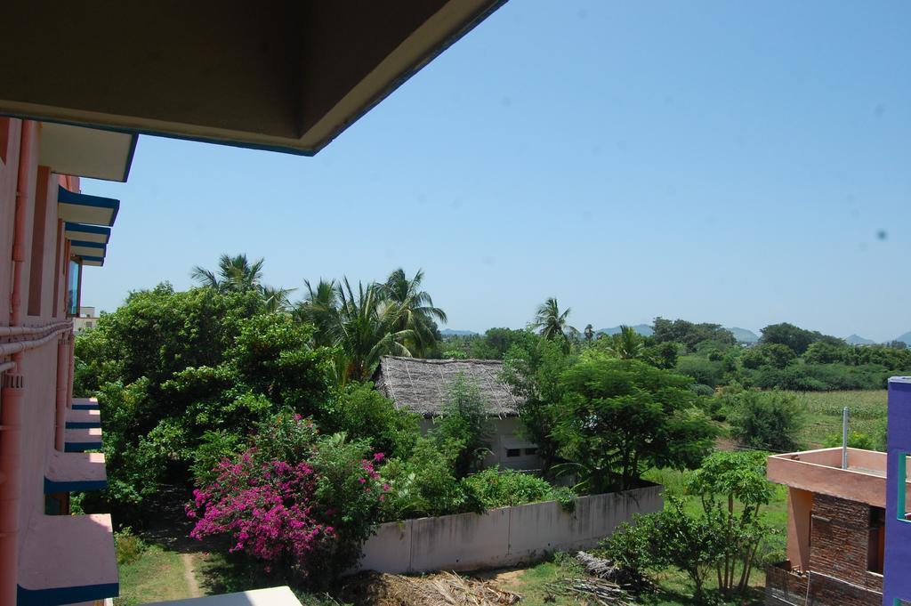 Rainbow Guest House Tiruvannāmalai Exterior foto