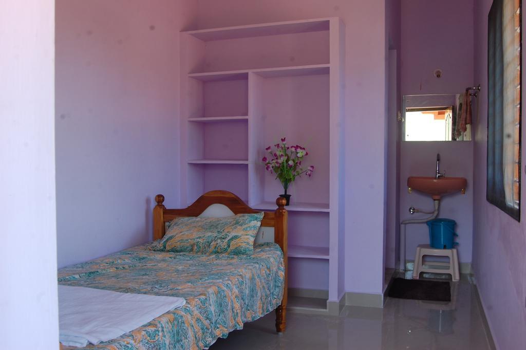 Rainbow Guest House Tiruvannāmalai Zimmer foto